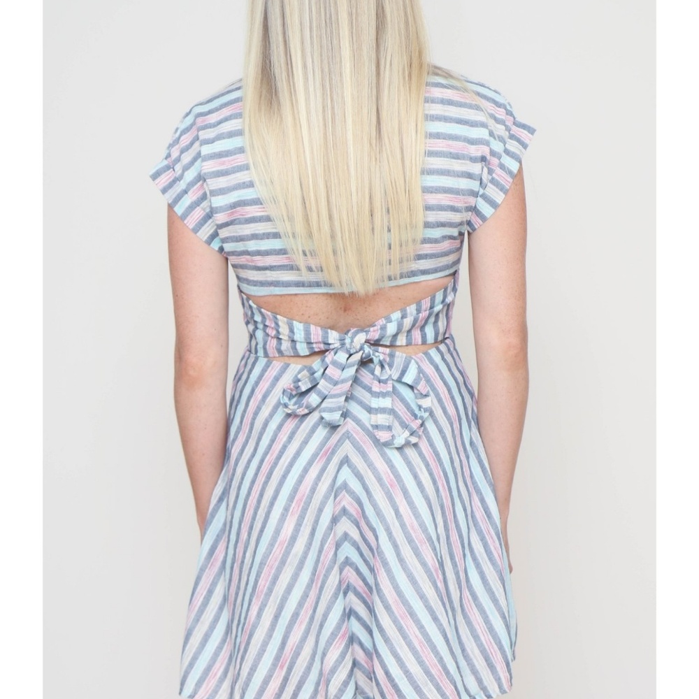 😱 ONLY 1 LEFT!! Striped covered button dress
